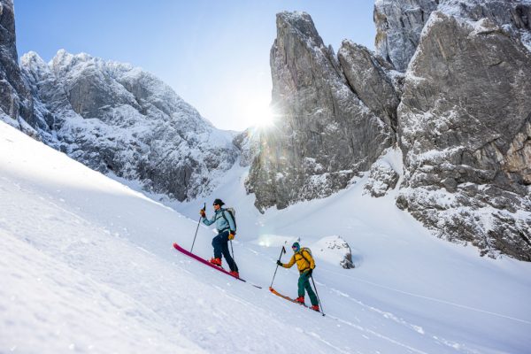 Rab Borealis Jacket je neprofoukavá, lehká strečová softshellová bunda s vynikající prodyšností a širokým záběrem využití.