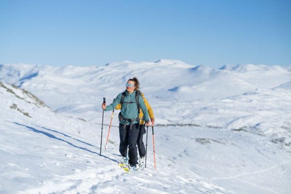 Rab Borealis Jacket je neprofoukavá, lehká strečová softshellová bunda s vynikající prodyšností a širokým záběrem využití.