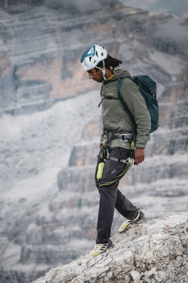 Rab Ascendor Light jsou lehké, odolné a velmi prodyšné kalhoty pro jakékoliv outdoorové použití. Univerzální, pružné a skvěle střižené lezecké kalhoty.