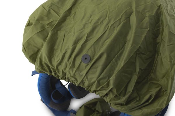 Pinguin Rain Cover je univerzální pláštěnka na batohy o objemu 35-55L a 55-75L, vyrobená z Polyesteru s PU zátěrem, který ji dodává vodní sloupec 1 500mm.