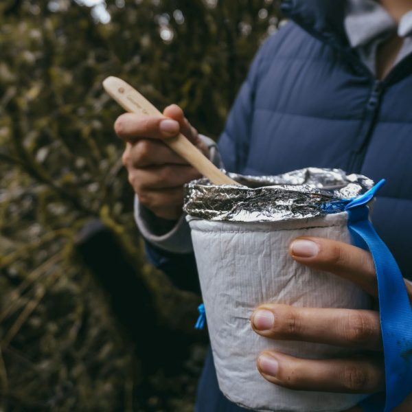 Gossamer Gear Pot Pocket pomáhá udržet teplé jídlo v hrnci. Skvělý do zimních období a výborně poslouží také na čím dál populárnější styl vaření Cold Soaking.