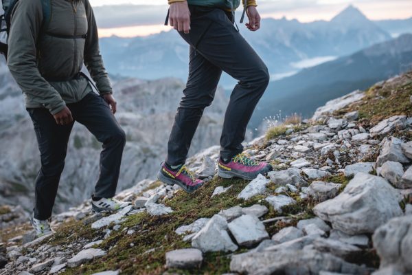 Rab Ascendor Light jsou lehké, odolné a velmi prodyšné kalhoty pro jakékoliv outdoorové použití. Absolutně univerzální lezecké outdoorové kalhoty.