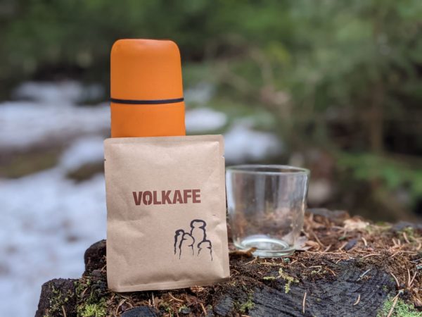 Volkafe Rockafe je vynikající outdoorová směs (80% arabica + 20% robusta) kávy pražené v Česku. Skvělá volba pro snadnou přípravu na cestách.