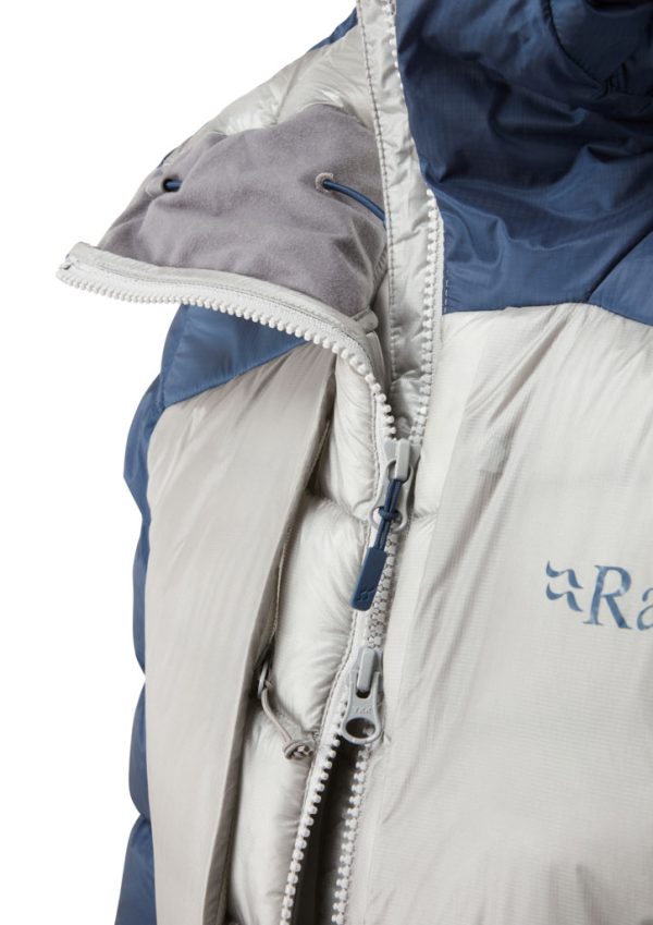 Rab Cirrus Ultra Hoody je syntetická izolační bunda s technologií TILT, špičkovou izolací PrimaLoft® ThermoPlume® a vnějším materiálem Pertex® Quantum Pro.