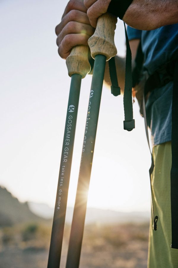 Karbonové hole Gossamer Gear LT5 jsou jedny z nejlehčích trekových holí na trhu. Skvěle se také hodí na stavbu jednoplášťových Gossamer Gear stanů a tarpů.