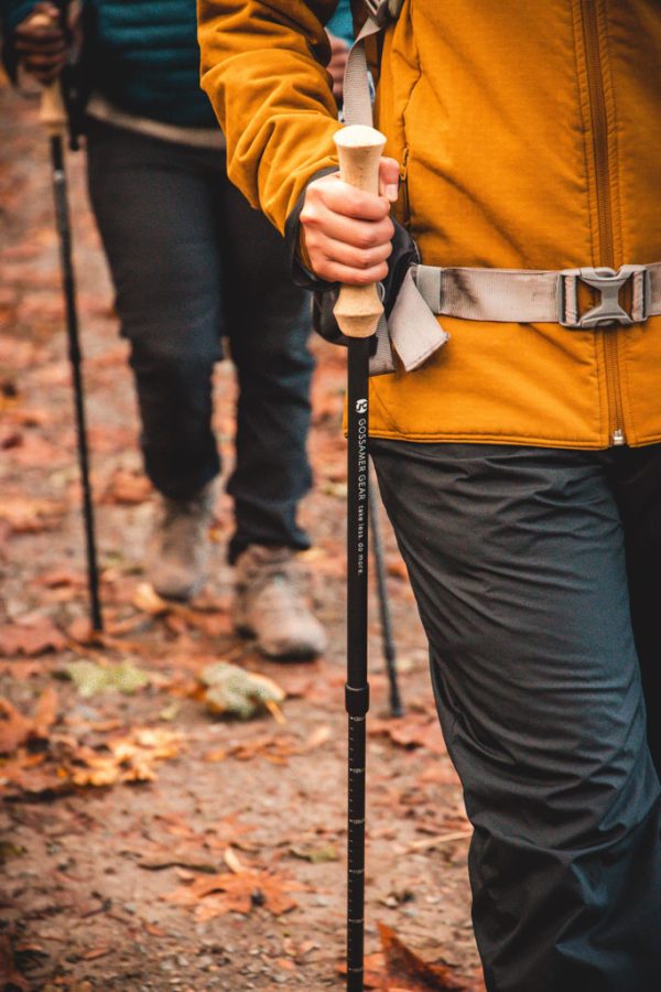 Karbonové hole Gossamer Gear LT5 jsou jedny z nejlehčích trekových holí na trhu. Skvěle se také hodí na stavbu jednoplášťových Gossamer Gear stanů a tarpů.