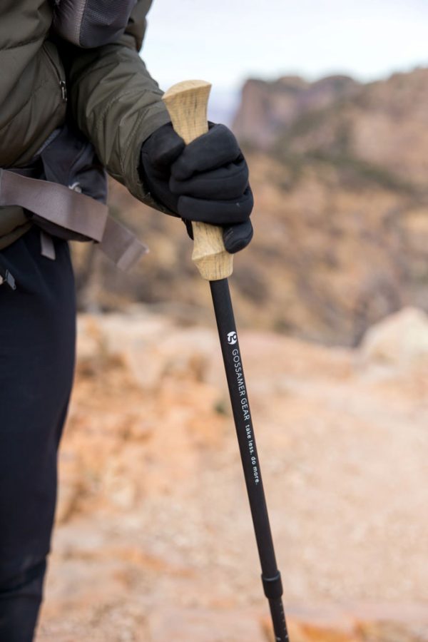 Karbonové hole Gossamer Gear LT5 jsou jedny z nejlehčích trekových holí na trhu. Skvěle se také hodí na stavbu jednoplášťových Gossamer Gear stanů a tarpů.