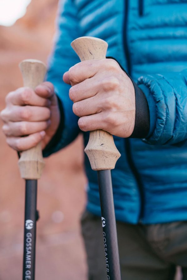 Karbonové hole Gossamer Gear LT5 jsou jedny z nejlehčích trekových holí na trhu. Skvěle se také hodí na stavbu jednoplášťových Gossamer Gear stanů a tarpů.